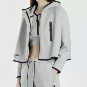 Nike Tech Women’s Gray Hooded Cape Jacket